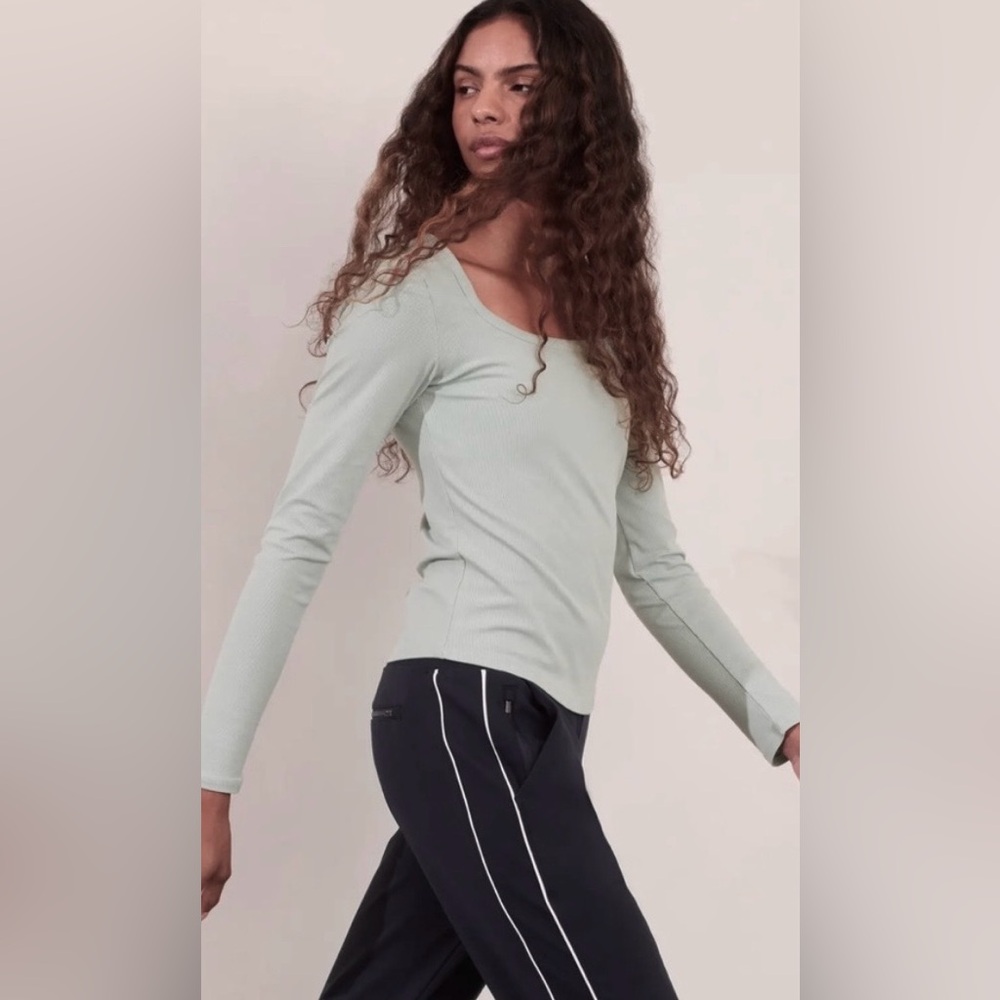 NWOT ATHLETA SIGNATURE RIB SQUARE NECK LONG SLEEVE TOP